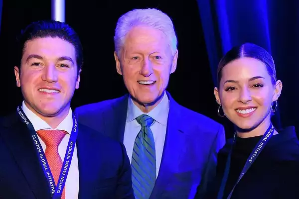 Samuel García y Mariana Rodríguez en la Clinton Global Initiative con Bill Clinton