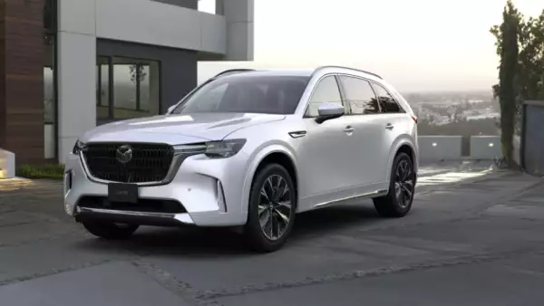 Mazda CX-90 color blanco metálico.png