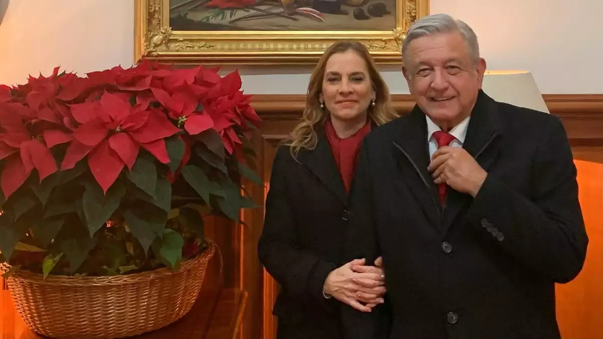 Flores y Navidad para AMLO