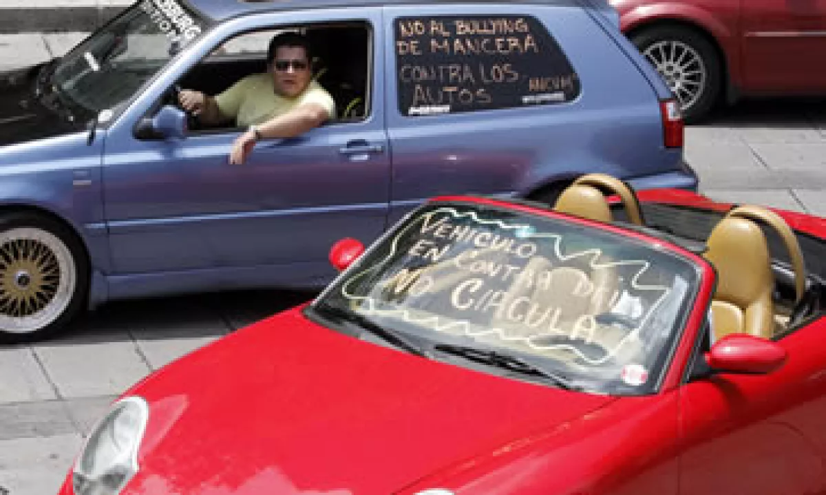 Automovilistas se quejaron por el endurecimiento del programa. (Foto: Notimex)