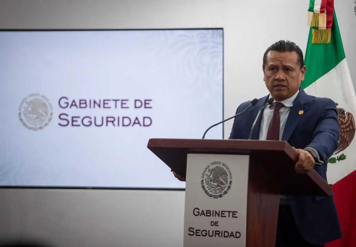 El exfiscal Carlos Manzo durante una conferencia de prensa cmo parte del Plan Michoacán.