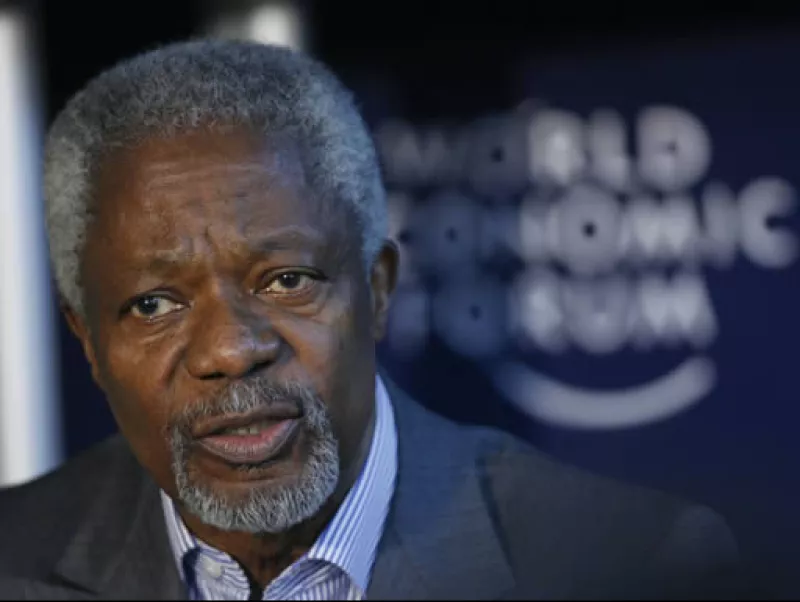El ex secretario general de Naciones Unidas, Kofi Annan, quien es codirector del World Economic Forum, dijo que el mundo necesita que tanto los líderes políticos como los empresariales cooperen para encontrar soluciones. (Foto: Reuters)