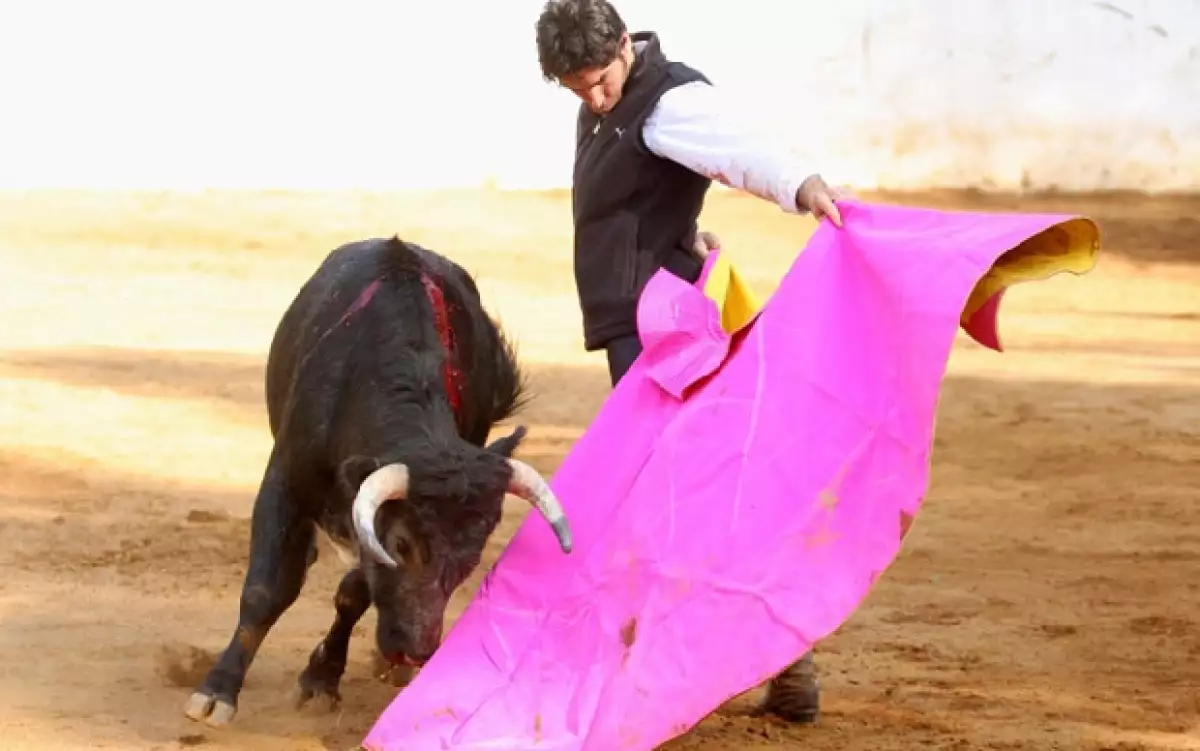 El torero español se encuentra en el país, en un Rancho de Querétaro, preparándose para la corrida del domingo 6 de diciembre en la Plaza México.