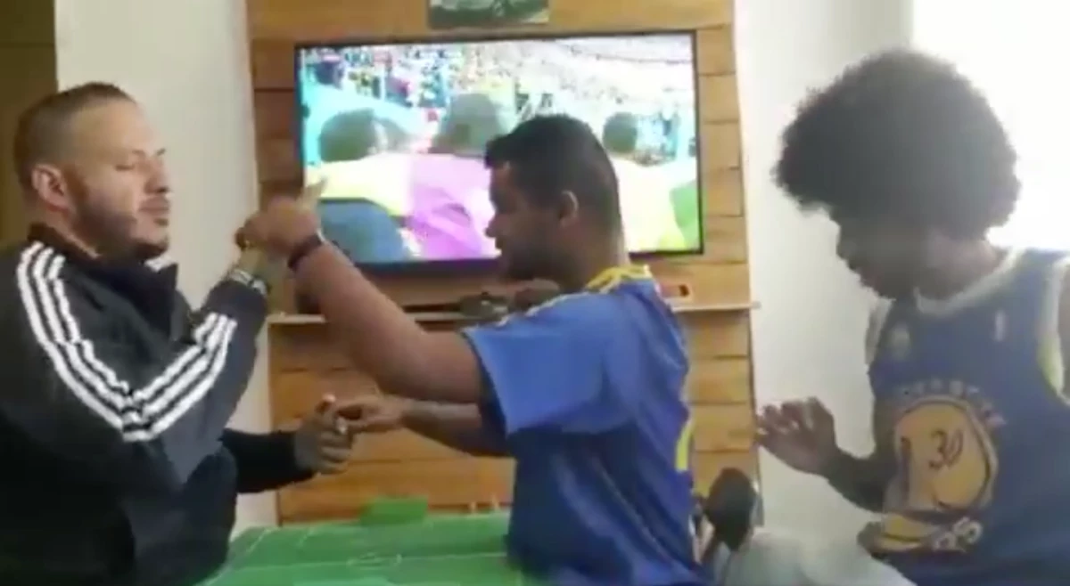 El emotivo festejo de un sordomudo durante el gol de Brasil