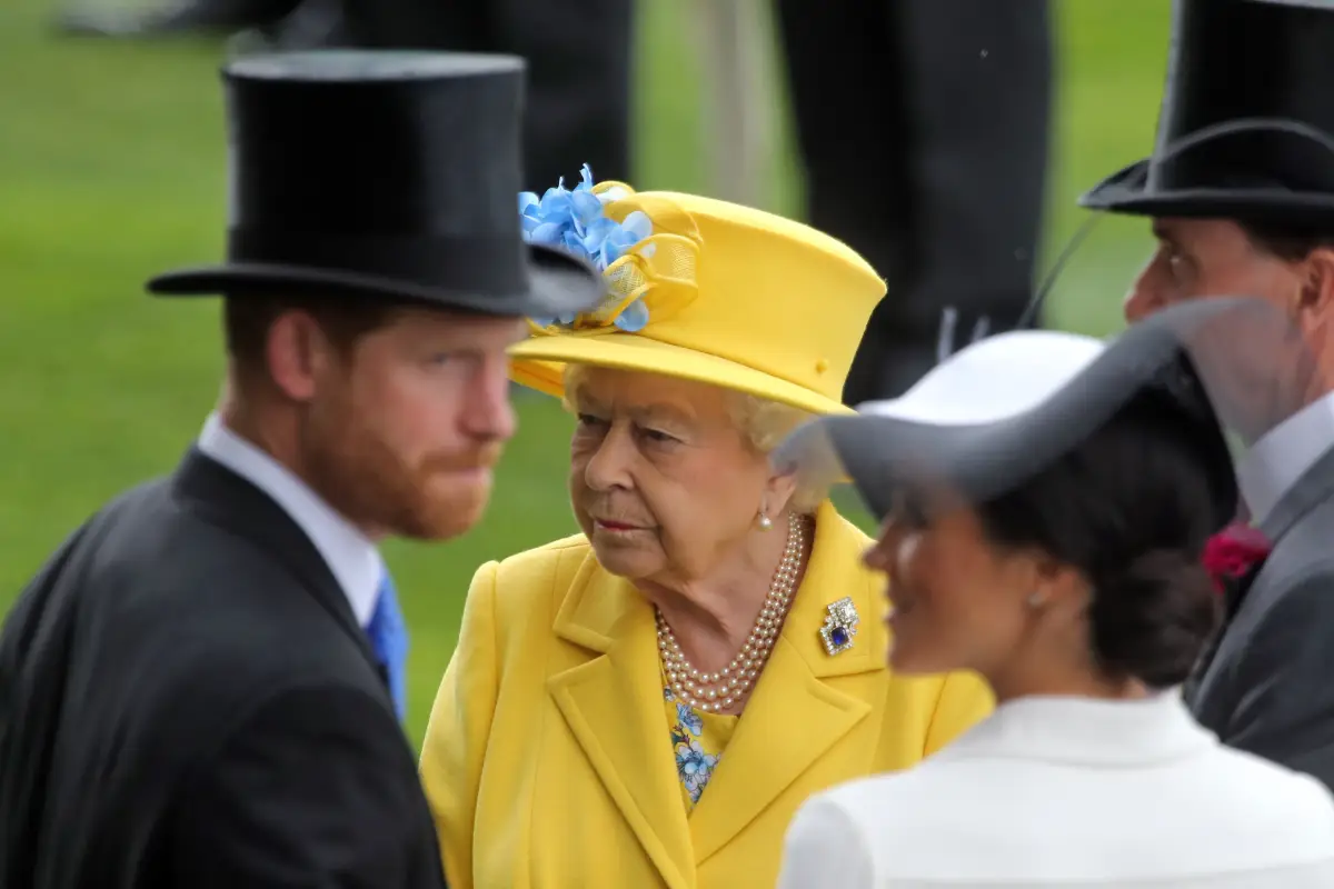 Príncipe Harry, la reina Isabel II y Meghan Markle 