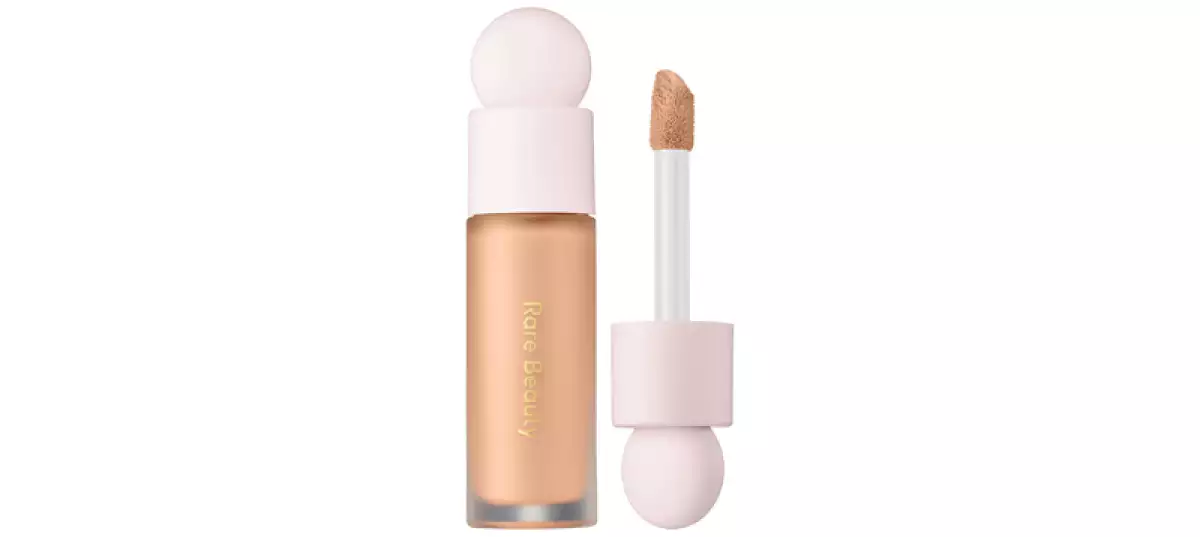 RARE BEAUTY-glasses concealer-corrector-ojos-ojeras-contorno de ojos-tecnica-maquillaje.jpg