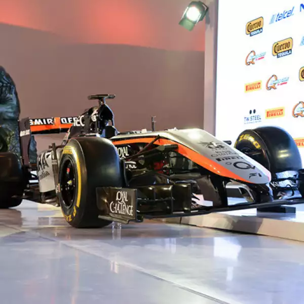 El auto del equipo de F-1 exhibido en el Museo Soumaya