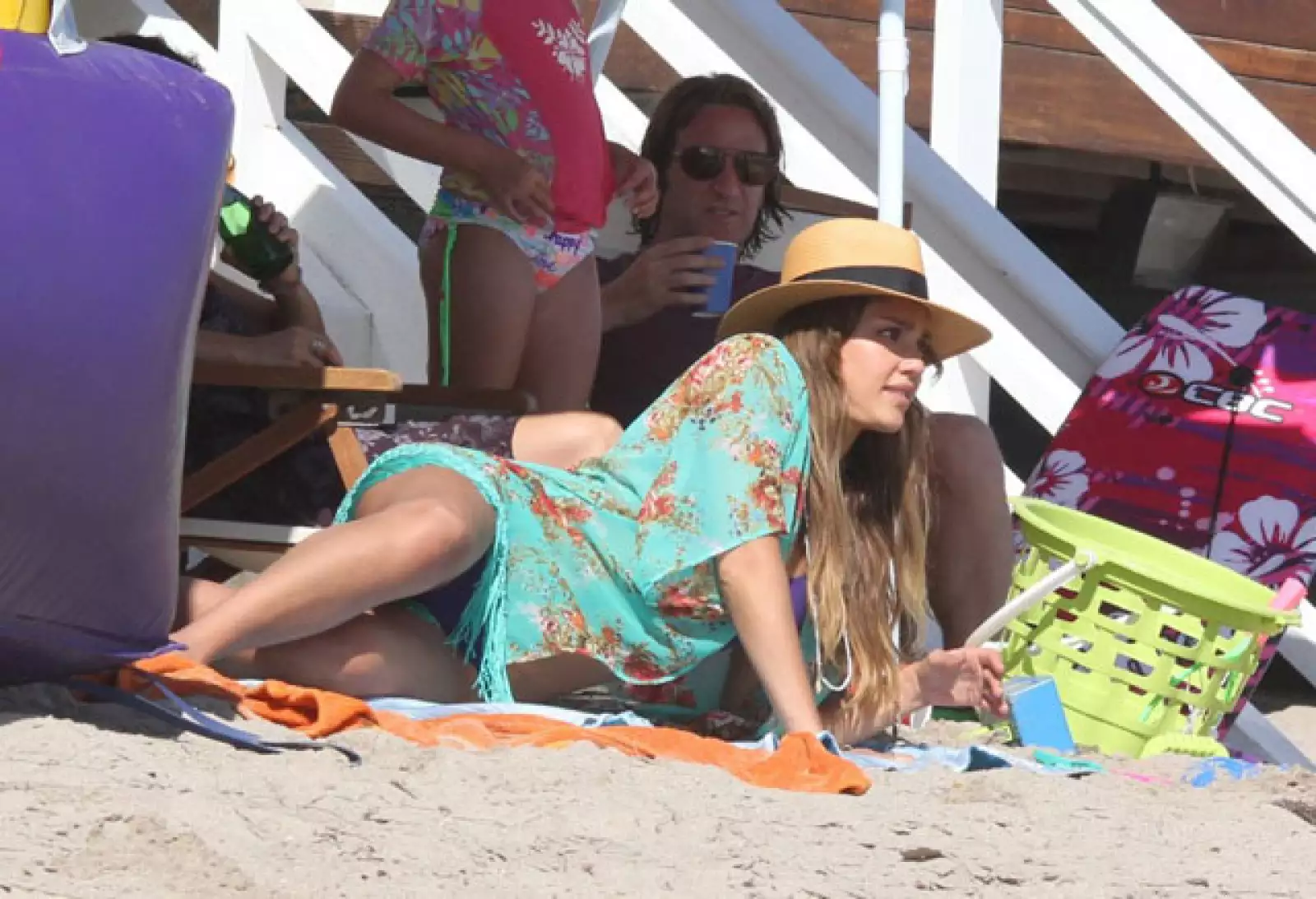 Jessica Alba no perdió de vista a sus pequeñas.