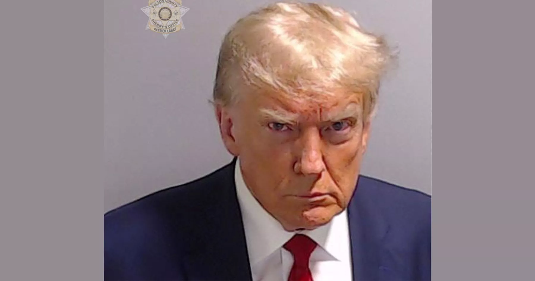 arrestan a Donald Trump (mugshot)