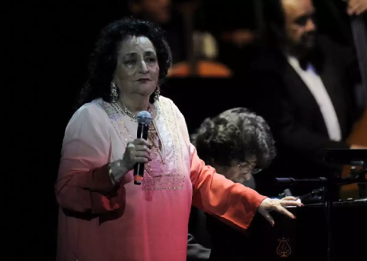 Se consagró en la música mexicana por sus canciones `Mucho corazón´y `Cheque en blanco´. Falleció este domingo debido a múltiples complicaciones de salud.