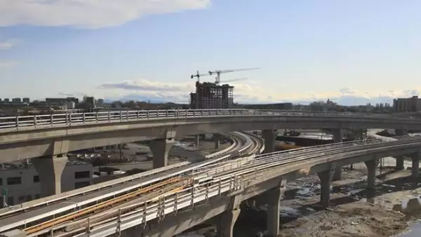 Tren en construcci�n