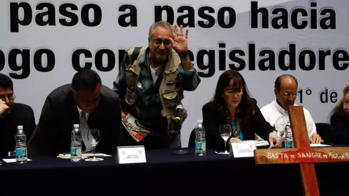 Javier Sicilia con Alejandro Solalinde en el Senado