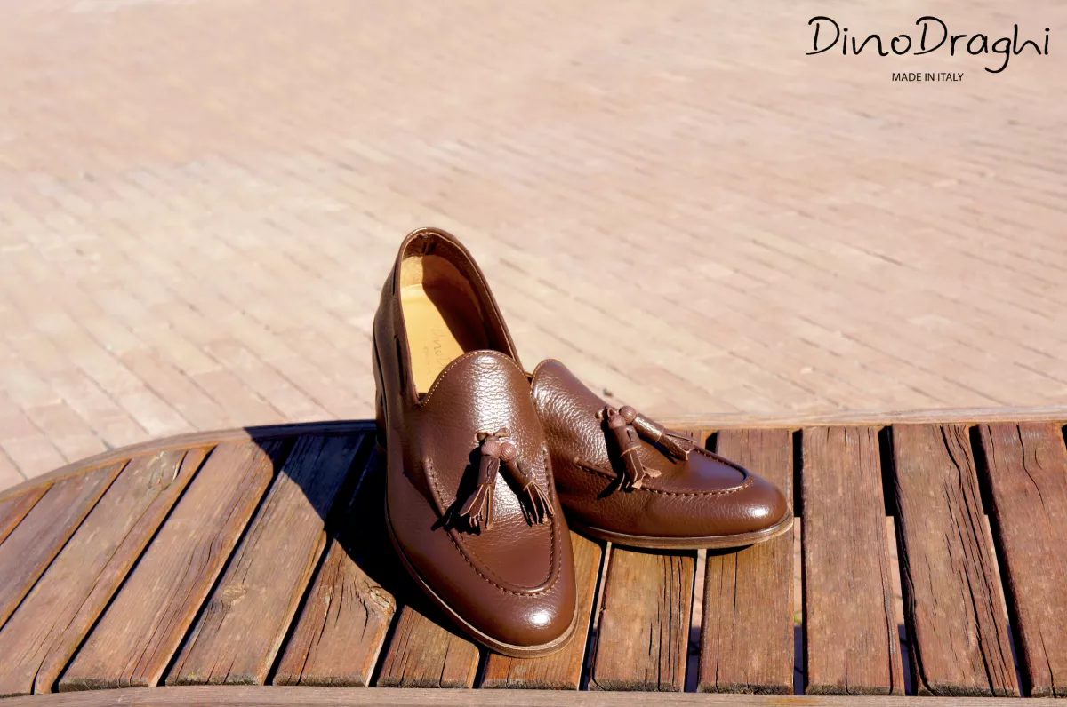 Zapatos cafés de la marca italiana Dino Draghi