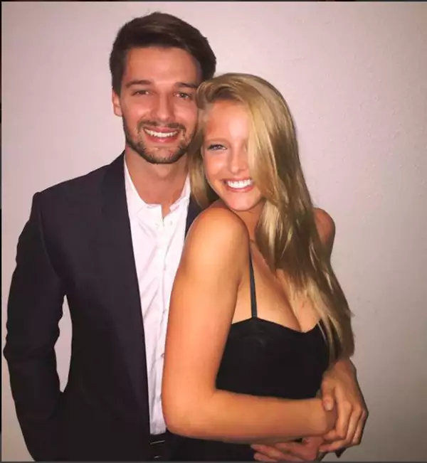 El hijo del actor ya no oculta su amor con la modelo Abby Champion.