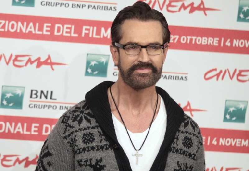 Rupert Everett es uno de los actores que creen que salir del clóset en Hollywood no es tan buena idea.