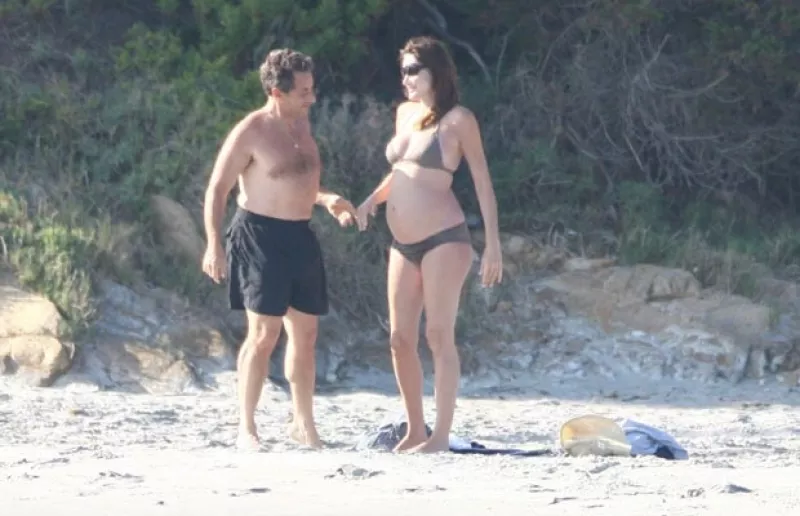 La Primera Dama de Francia dijo en una entrevista que no sabe el sexo del bebé que espera de su esposo Nicolas Sarkozy.