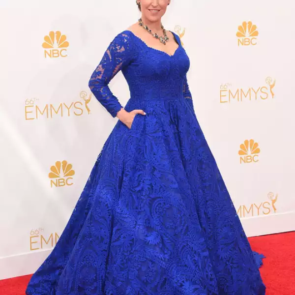 Las red carpets nos recuerdan que en la vida real, Mayim puede verse como toda una mujer, capaz de atraer al hombre que sea.