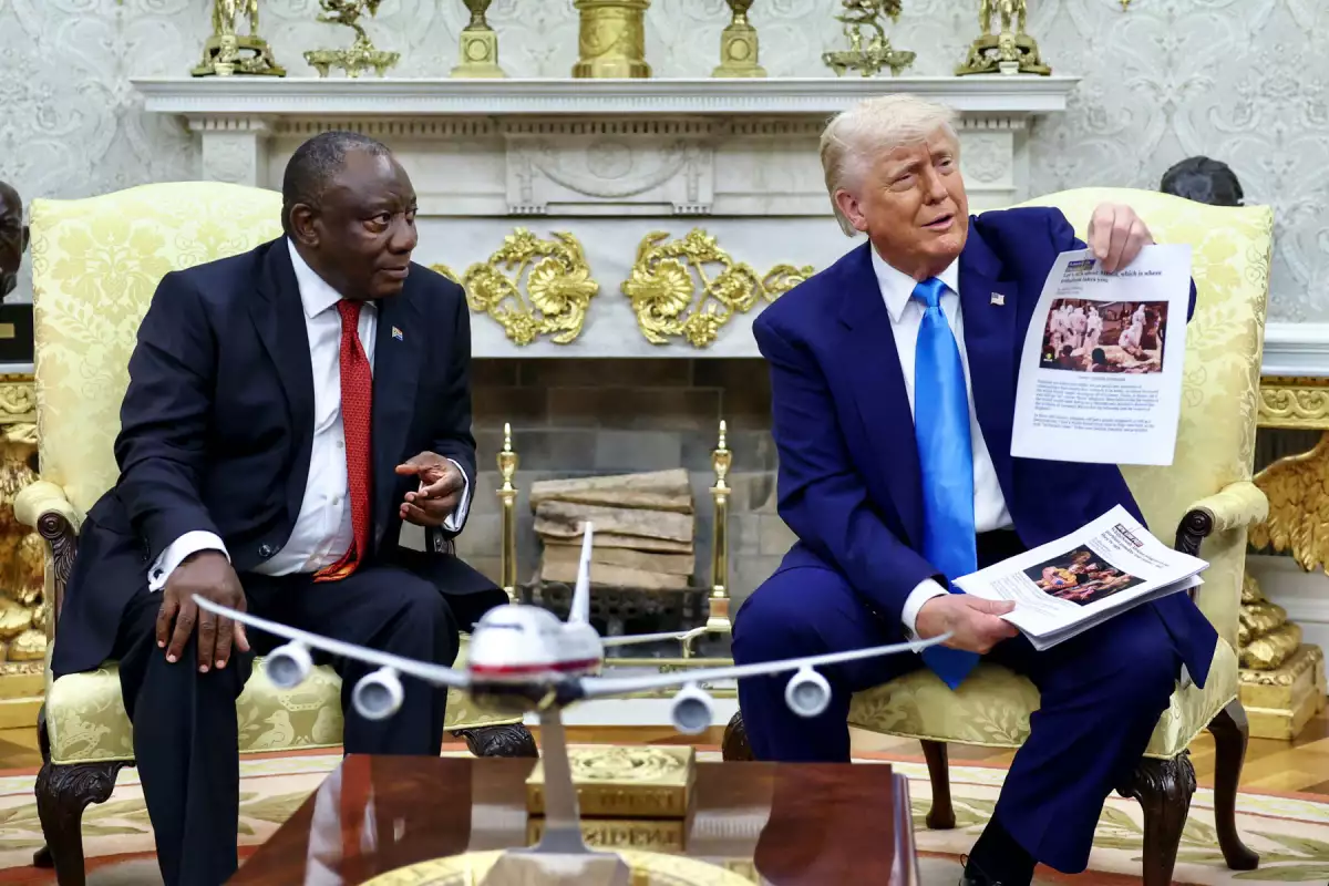 Trump acusa a Sudáfrica de genocidio blanco frente a su homólogo en la Casa Blanca