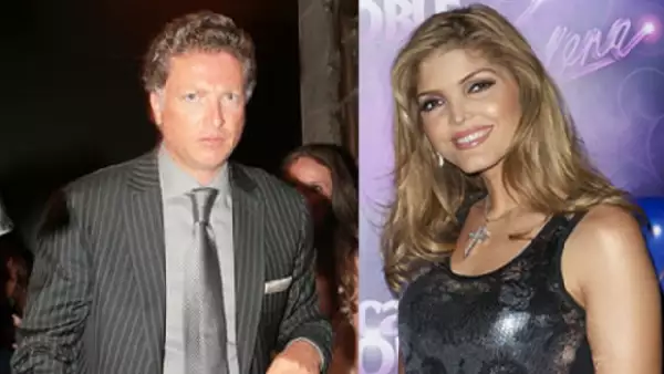 Tras los rumores de una posible relación amorosa, se comprueba que el empresario y la cantante tienen algo más que una simple amistad.