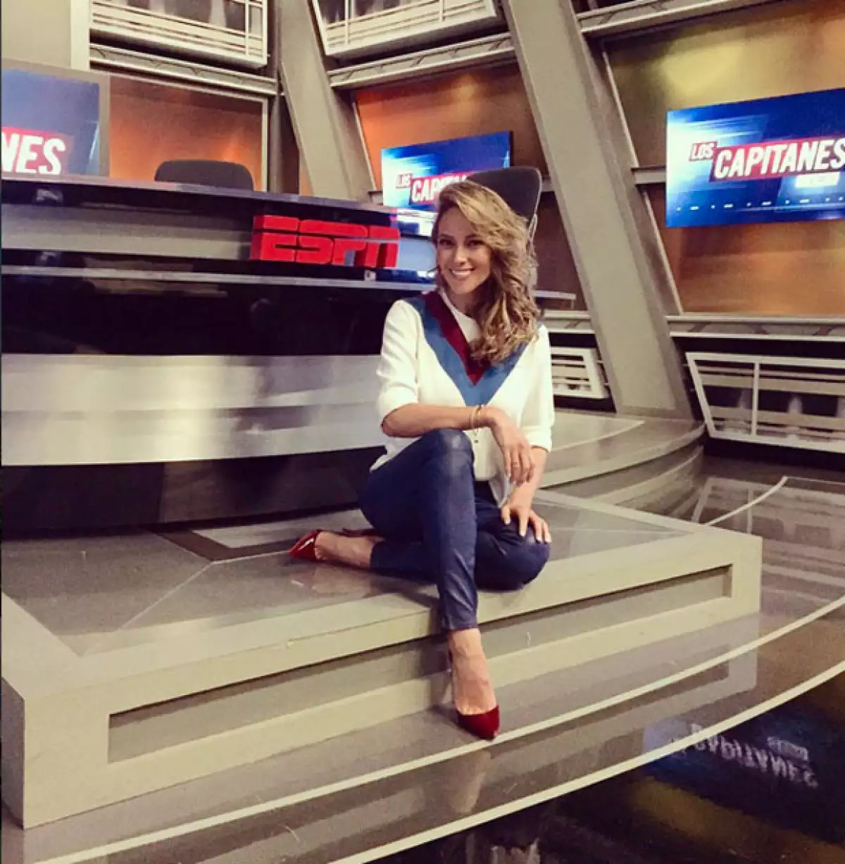 Vane comenzó su participación en ESPN hace tres semanas.