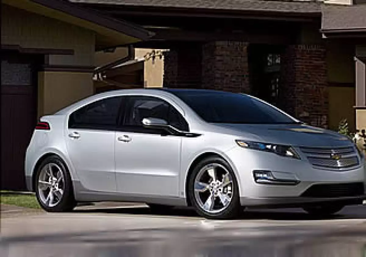 El automóvil Volt tiene la mayor autonomía por su capacidad híbrida de electricidad y gasolina. (Foto: CNNMoney.com)