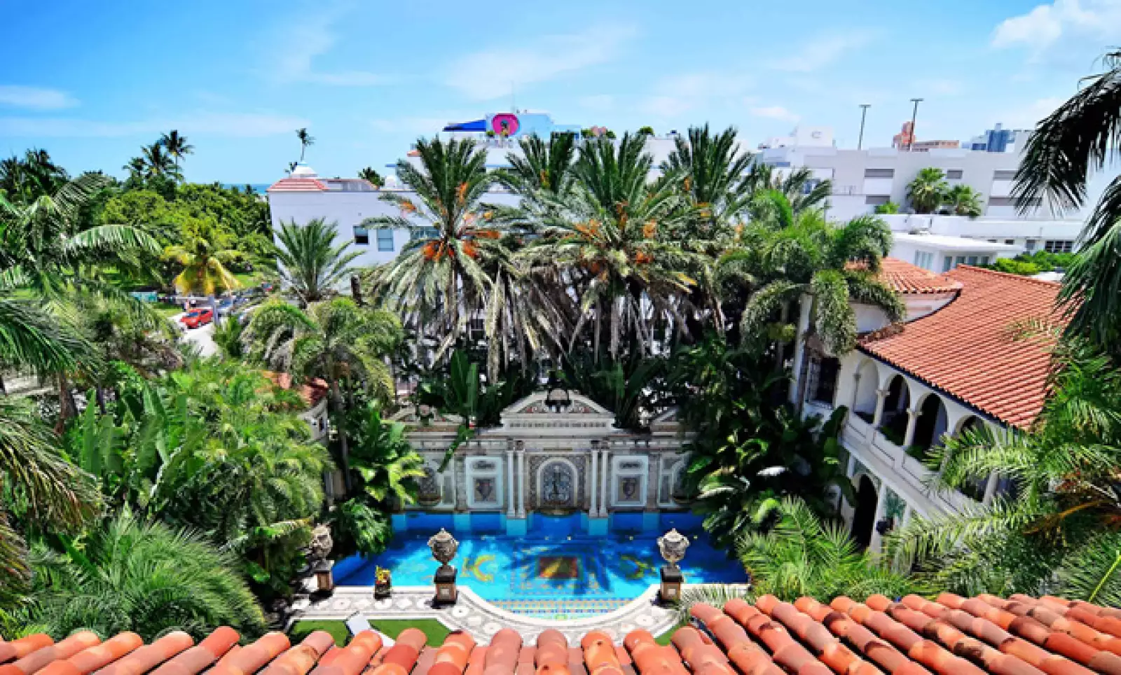 La Casa Casuarina de South Beach es parada obligada para los turistas en Miami.