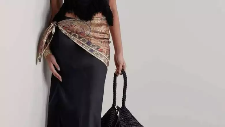Total black con pañuelo.jpg