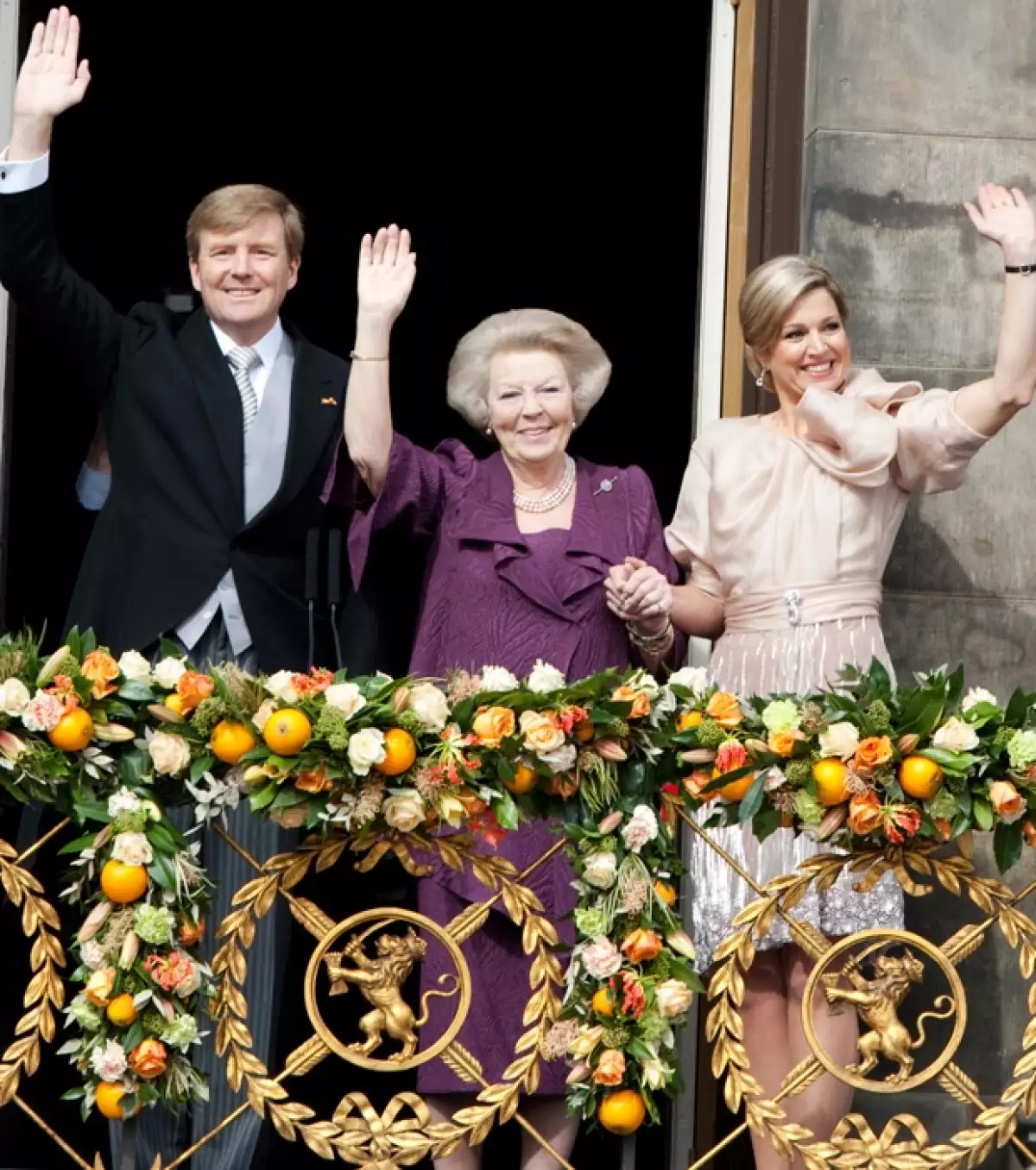 Regia con un pulido diseño en azul, Máxima Zorreguieta acompañó a su esposo Guillermo Alejandro a su investidura con un estilo digno de una Reina.