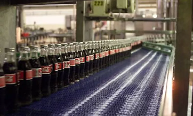 Con la transacción Coca-Cola Femsa asumirá 1,009 millones de pesos en deuda neta de Grupo Yoli.  (Foto: AP)