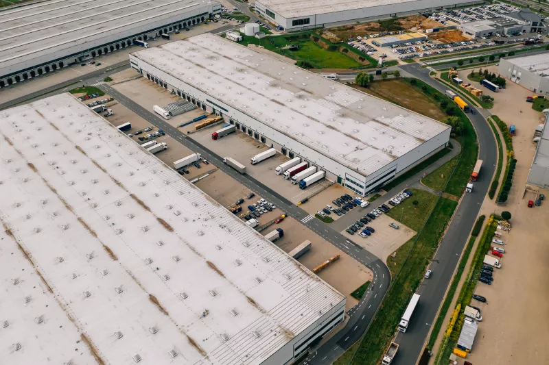 Fitch prevé desaceleración en la demanda de naves industriales en México para 2025