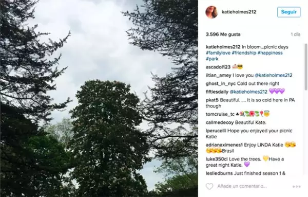 Katie presumió su día en familia, y aunque no aparece Suri, en sus hashtags evidencia que estuvo acompañada por ella.