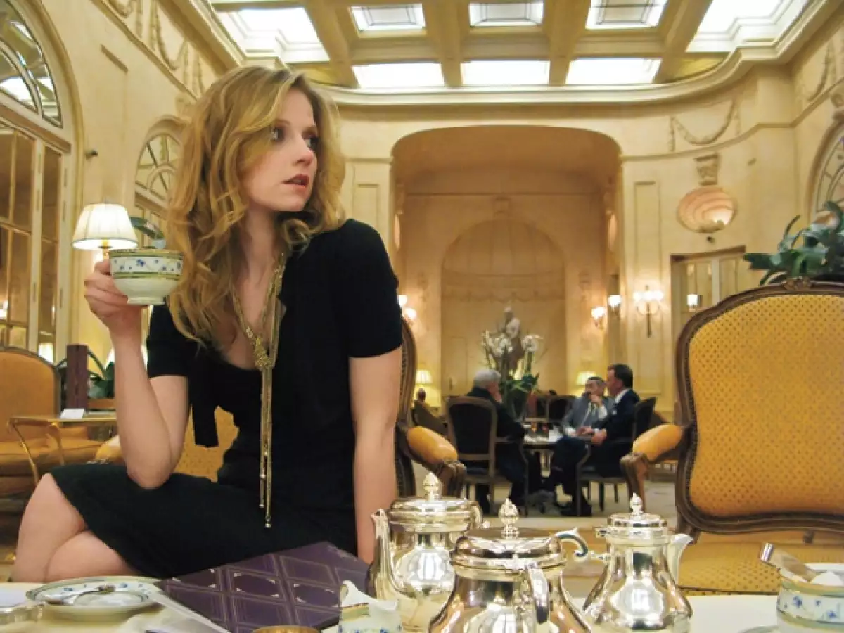 Ana no sabe cuánto tiempo estará en España, pues depende de las oportunidades que se le presenten.