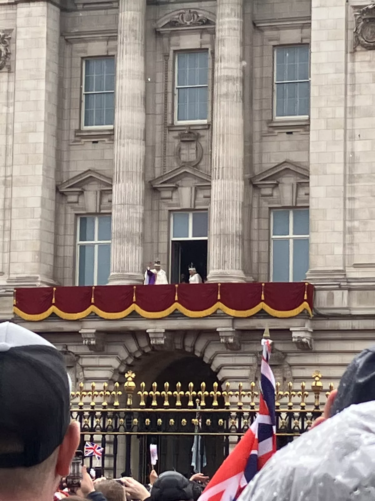 El rey Carlos III y la reina Camila convocaron a miles