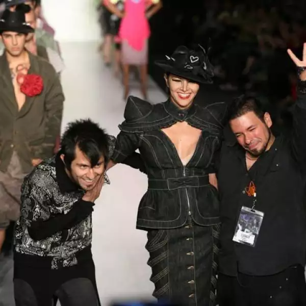 Triunfadores en la pasada entrega de Los México Fashion Awards, Francisco Saldaña y Víctor Hernal, de la marca Malafacha, cerraron con su desfile el Fashion Week México 2008.
