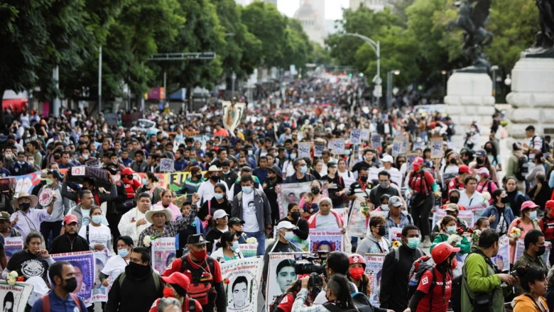 Marcha por Ayotzinapa septiembre 2022