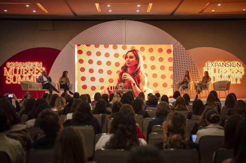Mujeres T-MEC Summit Expansion.JPG