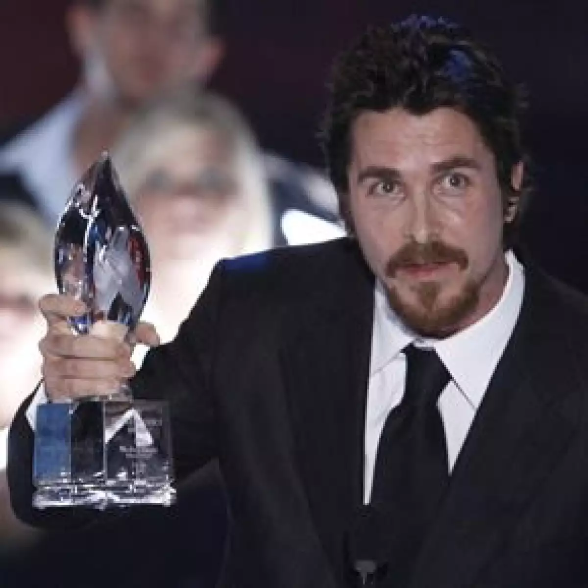 El protagonista de ‘El Caballero de la Noche’ ganó el premio por el mejor enfrentamiento en pantalla entre Batman y El Guasón en la 35ta edición de los Premios People Choice.