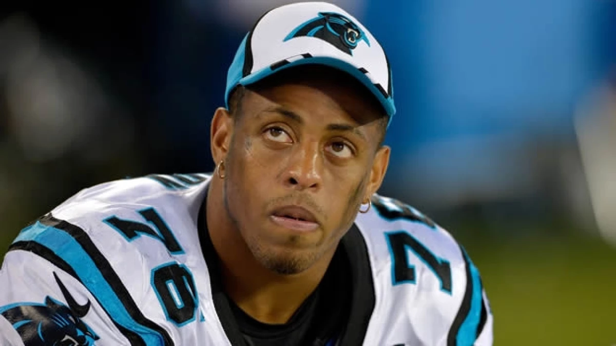 El jugador defensivo de las Panteras de Carolina Greg Hardy no jugó este domingo por una acusación de violencia doméstica