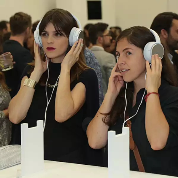 Irene Azuela,Claudia Candano