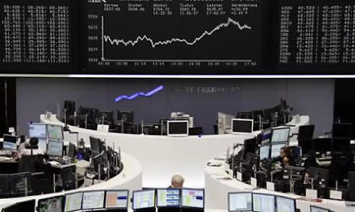 El anuncio de que la Fed ayudará a los bancos con los problemas de financiamiento en dólares también benefició a las acciones. (Foto: Reuters)