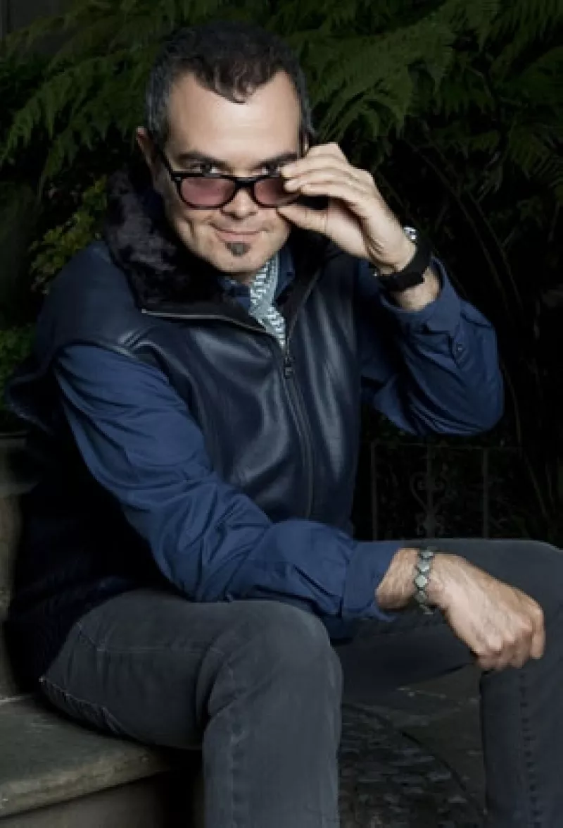 "Quiero retirarme y guardar silencio evitando los reflectores", dijo el cantante, para poder concentrarse en su nuevo material discográfico.