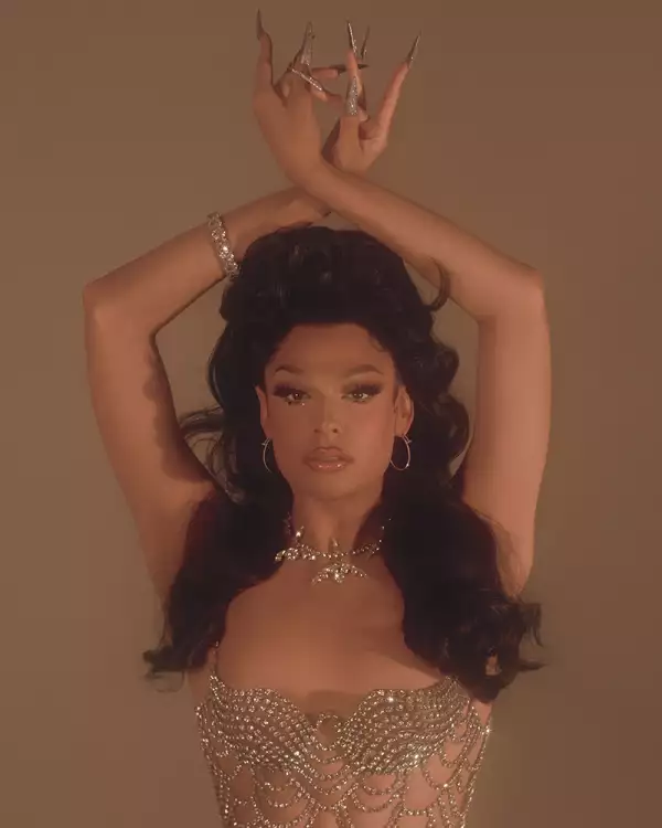 valentina-es-portada-de-elle-mexico-4.jpg