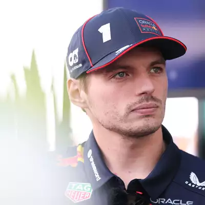 Foto de Max Verstappen con gorra de Red Bull Racing