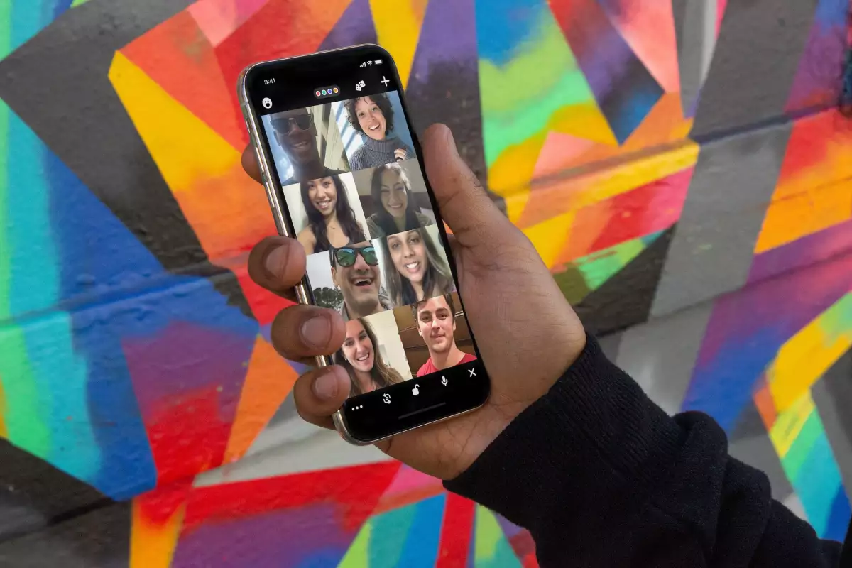 HouseParty 100% en español. 