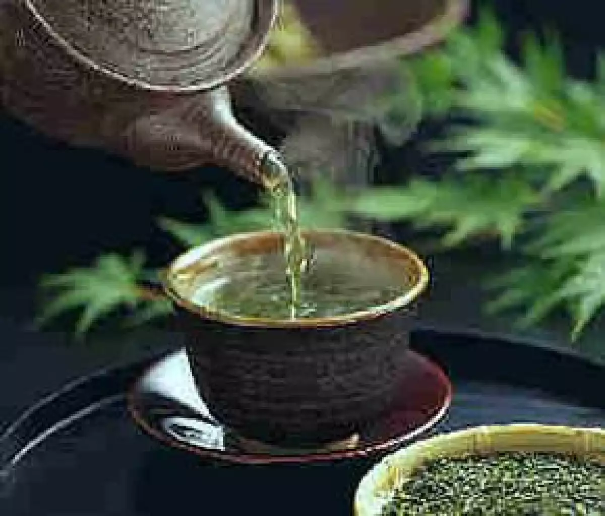 El té ayuda a reducir los niveles de azúcar en la sangre, retrasar el envejecimiento, entre otros beneficios.