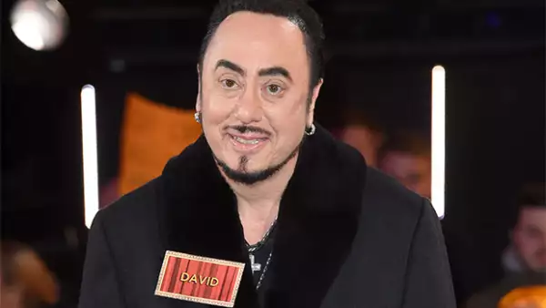 A los 62 años, el personaje de televisión fue encontrado sin vida en un hotel Four Seasons al este de Londres.