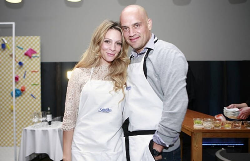 Víctor León, Vivi Rivas, José Ariztia y Andrea de la Garza fueron algunos de los amigos invitados al restaurante Biko para divertirse preparando su cena.