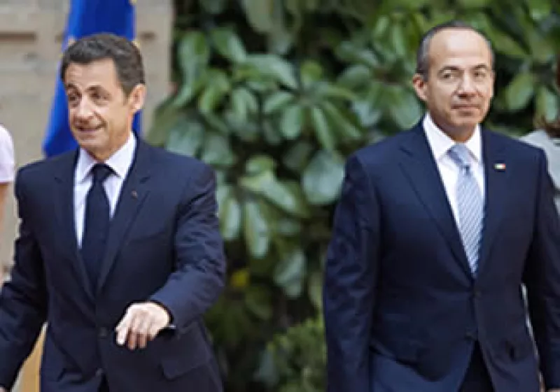 Los gobiernos de Nicolas Sarkozy y Felipe Calderón enfrentan un momento complicado. (Foto: AP)