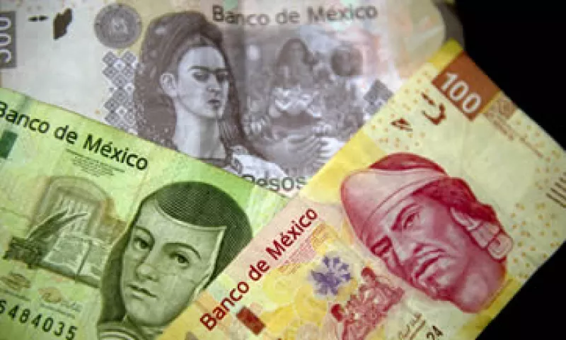 En ventanilla, el dólar se ubica en 13.52 pesos a la venta y 12.92 pesos a la compra. (Foto: AFP)