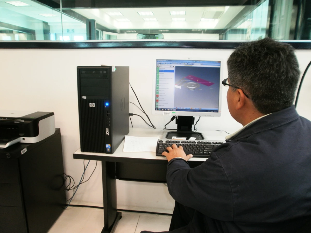En el laboratorio de Metrolog�a se realizan mediciones de alta exactitud